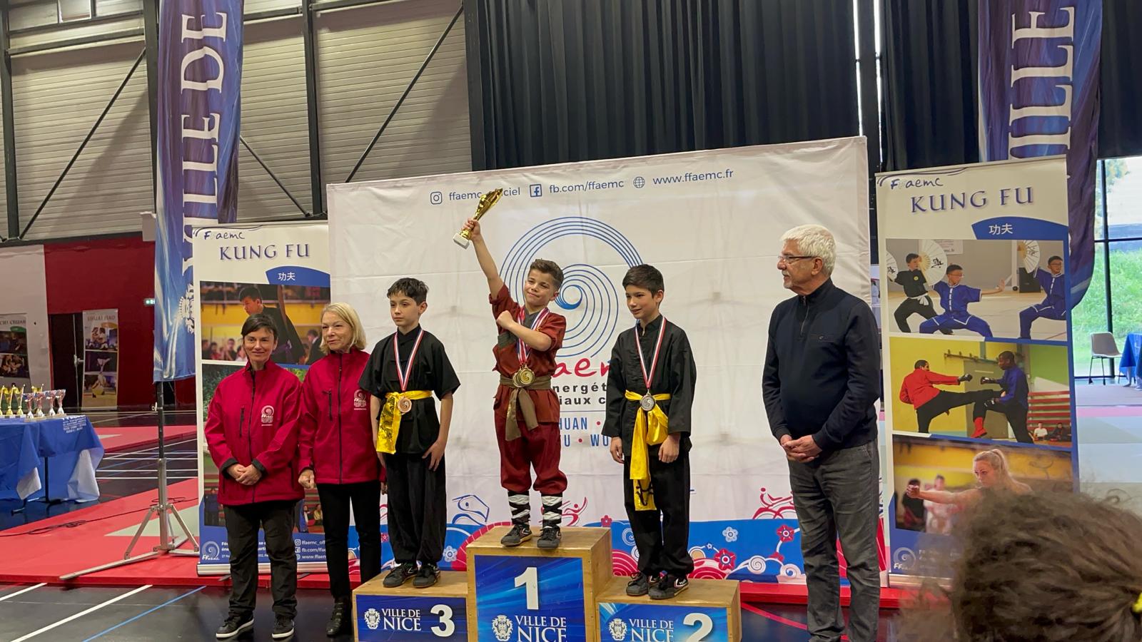 Les nouveaux champions de France de l'association Kung fu divonne Shaloin