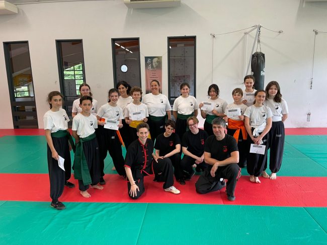 Photo des élèves plus professeurs lors du passage de grade 2024